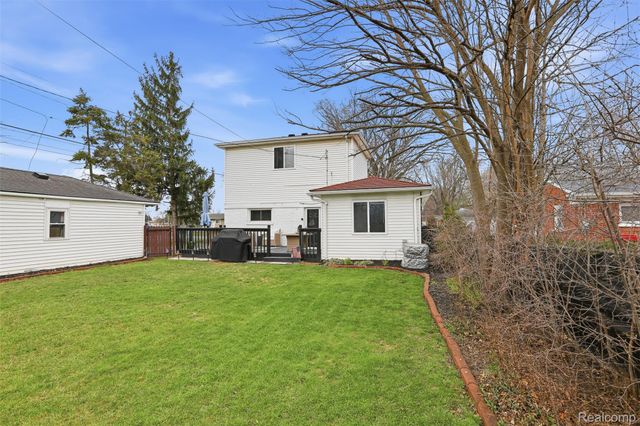 28042 Brentwood Street, Southfield, MI 48076