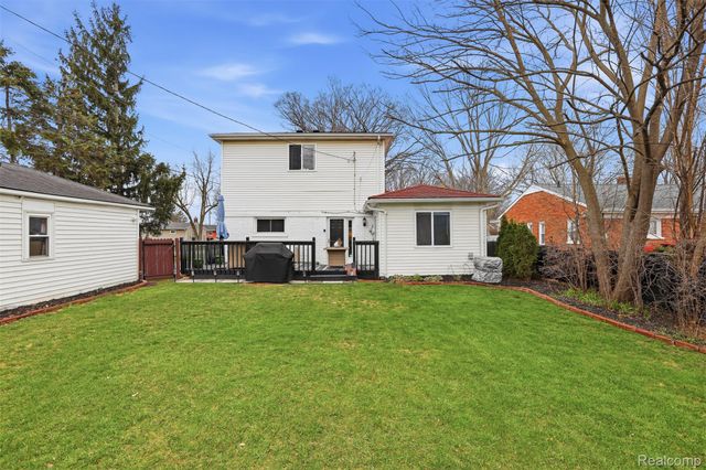 28042 Brentwood Street, Southfield, MI 48076