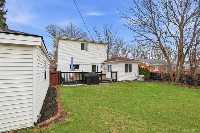 28042 Brentwood Street, Southfield, MI 48076