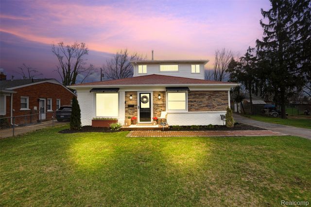 28042 Brentwood Street, Southfield, MI 48076