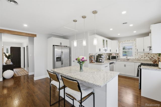 28042 Brentwood Street, Southfield, MI 48076