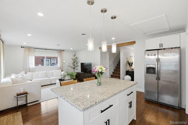 28042 Brentwood Street, Southfield, MI 48076