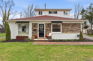 28042 Brentwood Street, Southfield, MI 48076