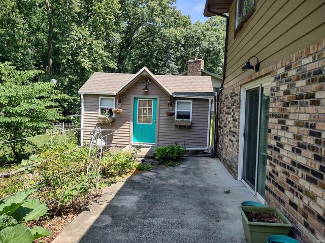 12 Shore Manor Drive, Bristol, IN 46507