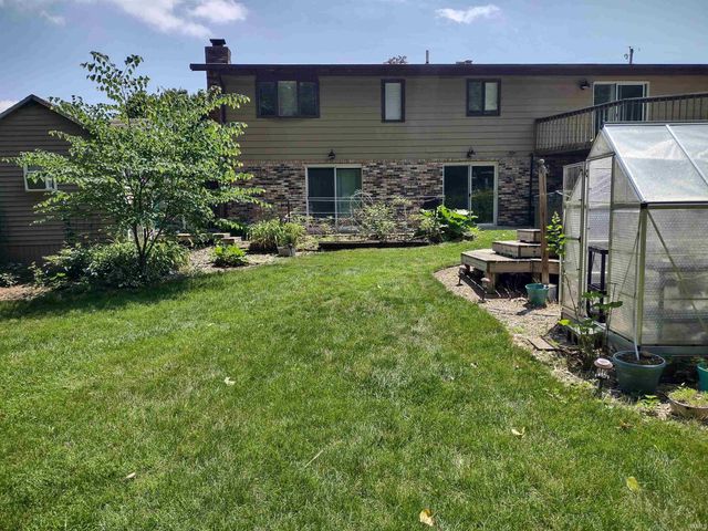 12 Shore Manor Drive, Bristol, IN 46507