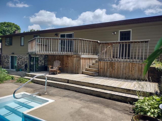 12 Shore Manor Drive, Bristol, IN 46507