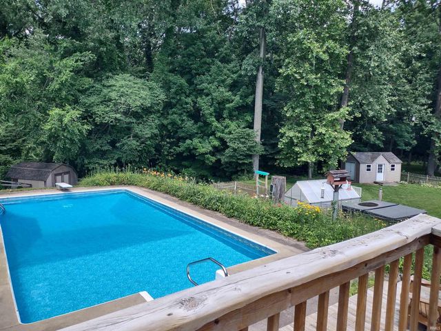 12 Shore Manor Drive, Bristol, IN 46507