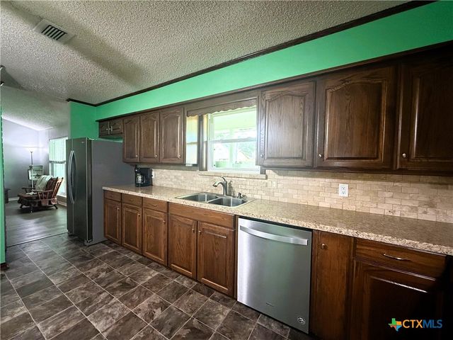 1006 Fairlane Drive, Ganado, TX 77962