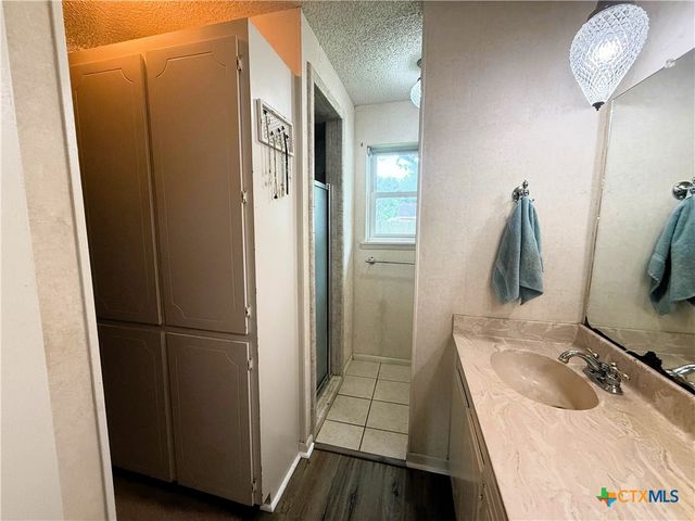 1006 Fairlane Drive, Ganado, TX 77962