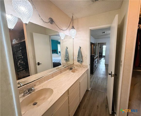 1006 Fairlane Drive, Ganado, TX 77962