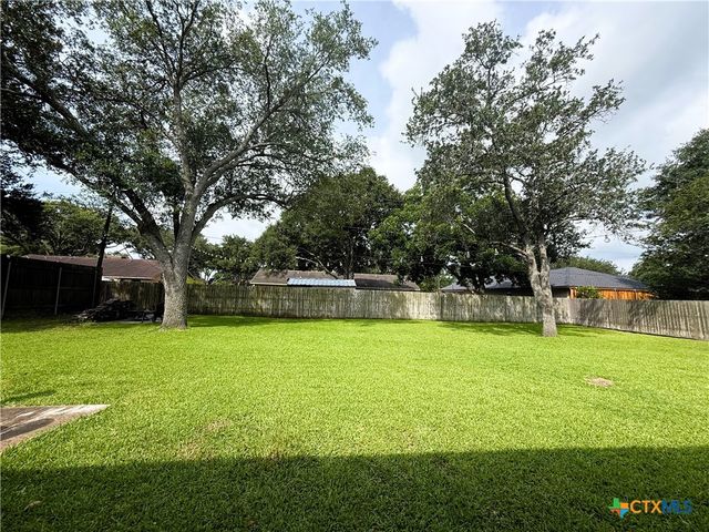 1006 Fairlane Drive, Ganado, TX 77962