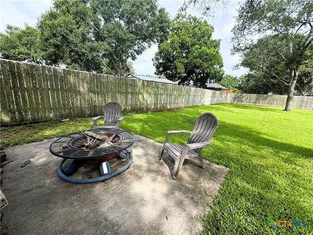 1006 Fairlane Drive, Ganado, TX 77962