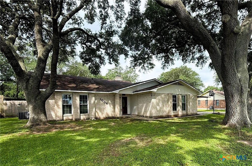 1006 Fairlane Drive, Ganado, TX 77962