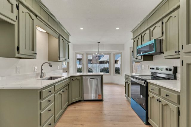 3249 N Hood Ct, Wichita, KS 67204