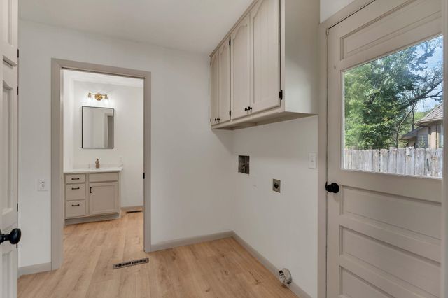 3249 N Hood Ct, Wichita, KS 67204