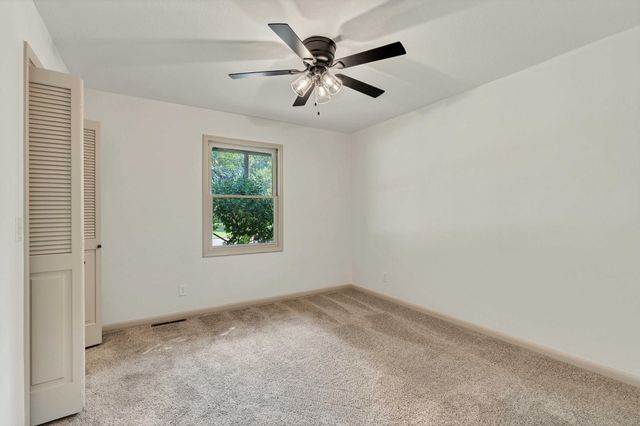 3249 N Hood Ct, Wichita, KS 67204