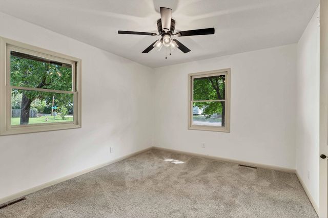 3249 N Hood Ct, Wichita, KS 67204