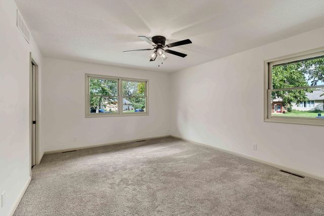 3249 N Hood Ct, Wichita, KS 67204