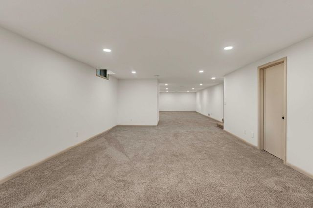 3249 N Hood Ct, Wichita, KS 67204