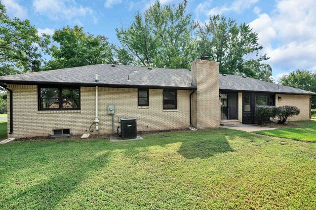 3249 N Hood Ct, Wichita, KS 67204