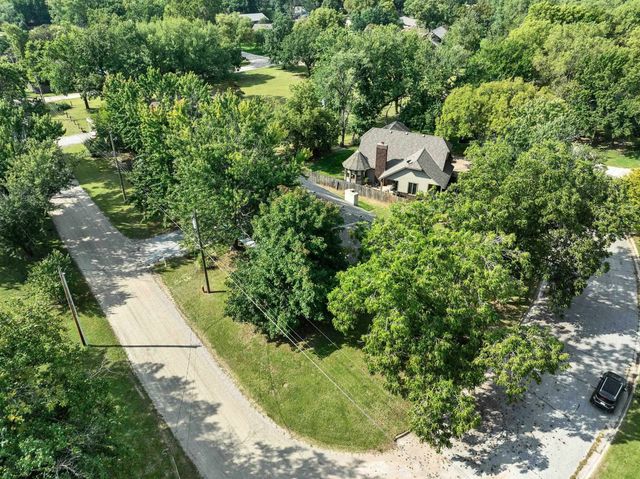 3249 N Hood Ct, Wichita, KS 67204