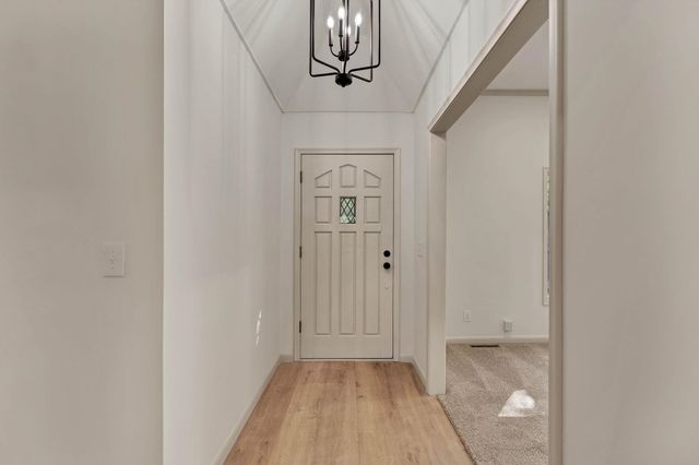 3249 N Hood Ct, Wichita, KS 67204