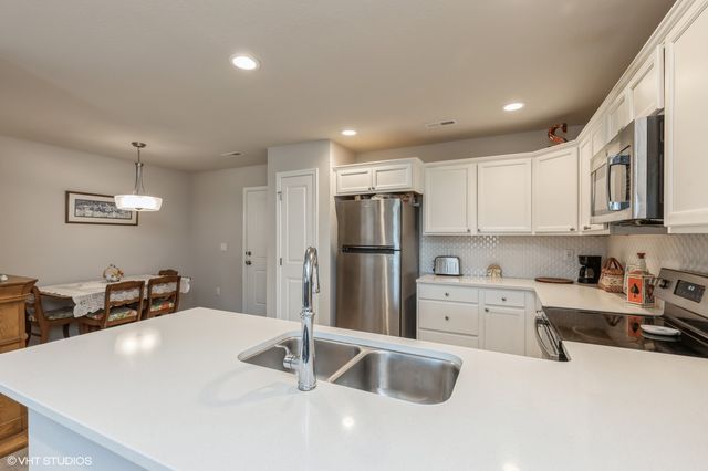 2304 Hazeltine Place, Norwalk, IA 50211