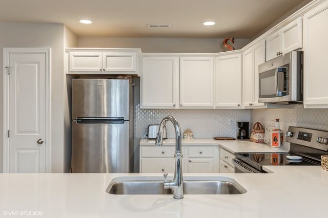 2304 Hazeltine Place, Norwalk, IA 50211