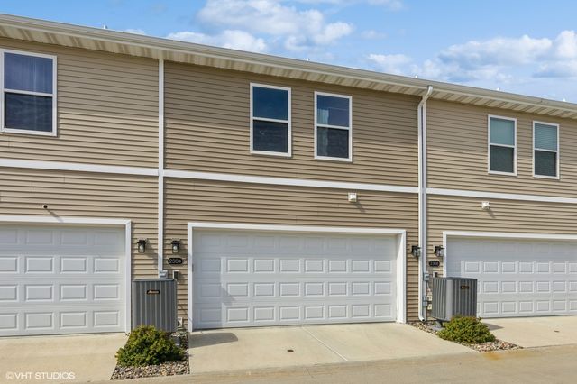 2304 Hazeltine Place, Norwalk, IA 50211