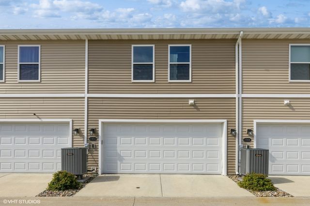 2304 Hazeltine Place, Norwalk, IA 50211