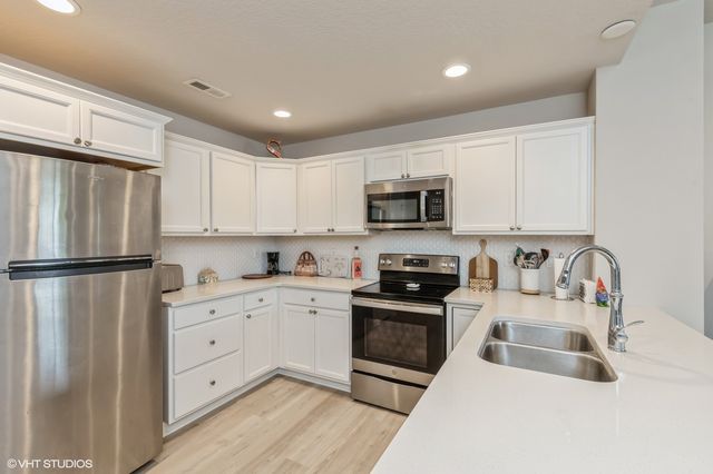 2304 Hazeltine Place, Norwalk, IA 50211