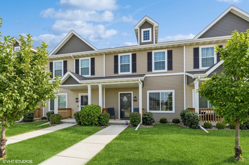 2304 Hazeltine Place, Norwalk, IA 50211