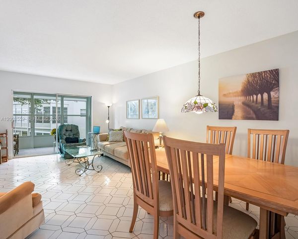 4806 NW 36th St 515, Lauderdale Lakes, FL 33319