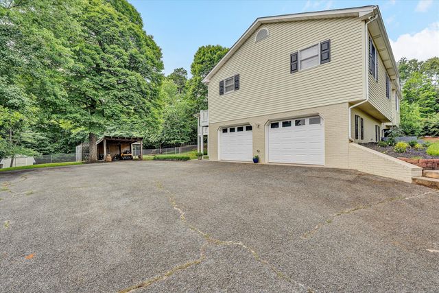 111 Barrington CT, Hardy, VA 24101