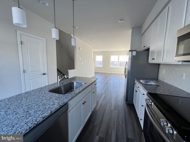 1326 CEDAR VALLEY RD, Ranson, WV 25438
