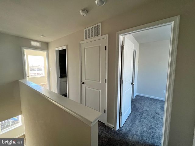 1326 CEDAR VALLEY RD, Ranson, WV 25438