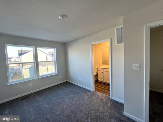 1326 CEDAR VALLEY RD, Ranson, WV 25438