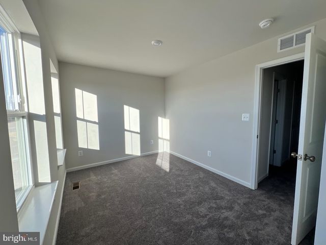 1326 CEDAR VALLEY RD, Ranson, WV 25438