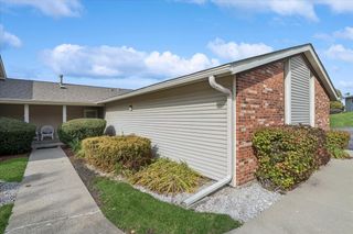 419 N Thornwood Drive A, Mchenry, IL 60050