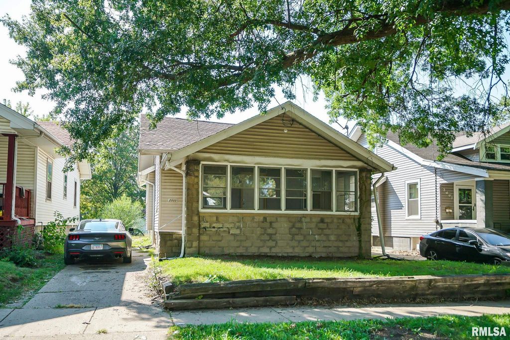 2005 N MISSOURI Avenue, Peoria, IL 61603