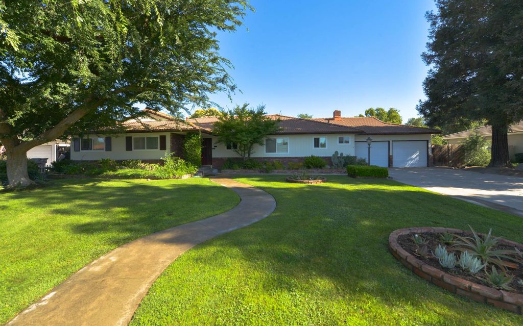 Image 1 of property listing at 1636 W Vartikian Avenue, Fresno, CA 93711
