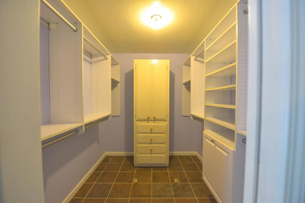 Image 10 of property listing at 1636 W Vartikian Avenue, Fresno, CA 93711