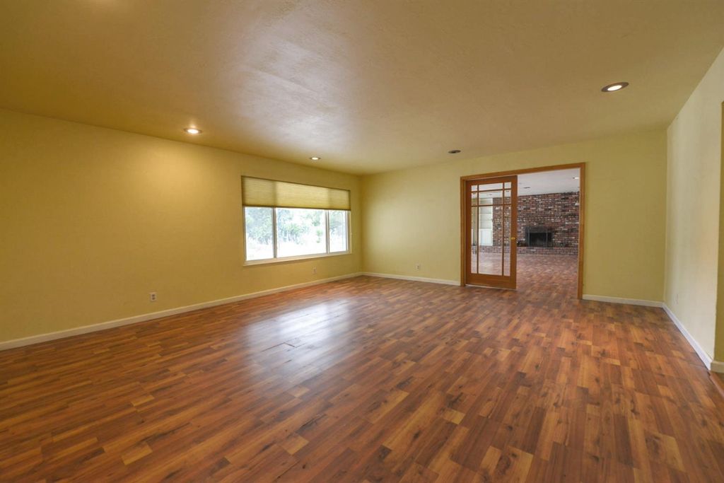 Image 14 of property listing at 1636 W Vartikian Avenue, Fresno, CA 93711