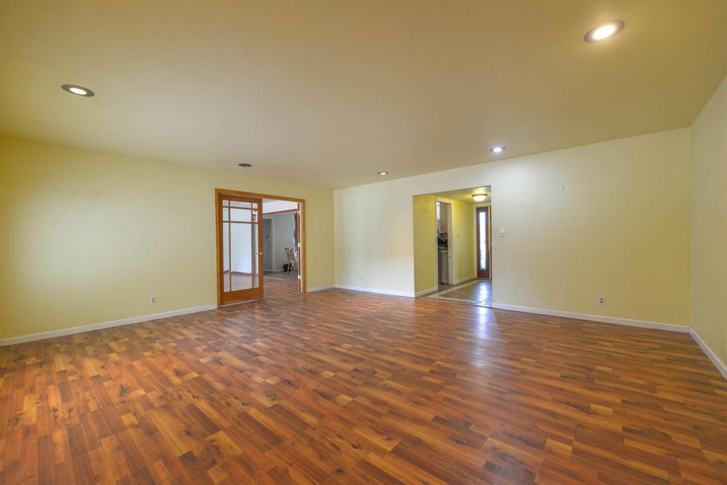 Image 16 of property listing at 1636 W Vartikian Avenue, Fresno, CA 93711
