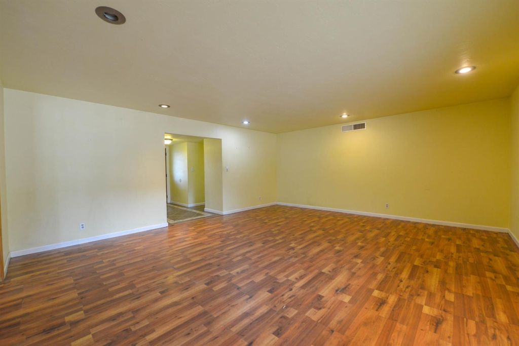 Image 17 of property listing at 1636 W Vartikian Avenue, Fresno, CA 93711