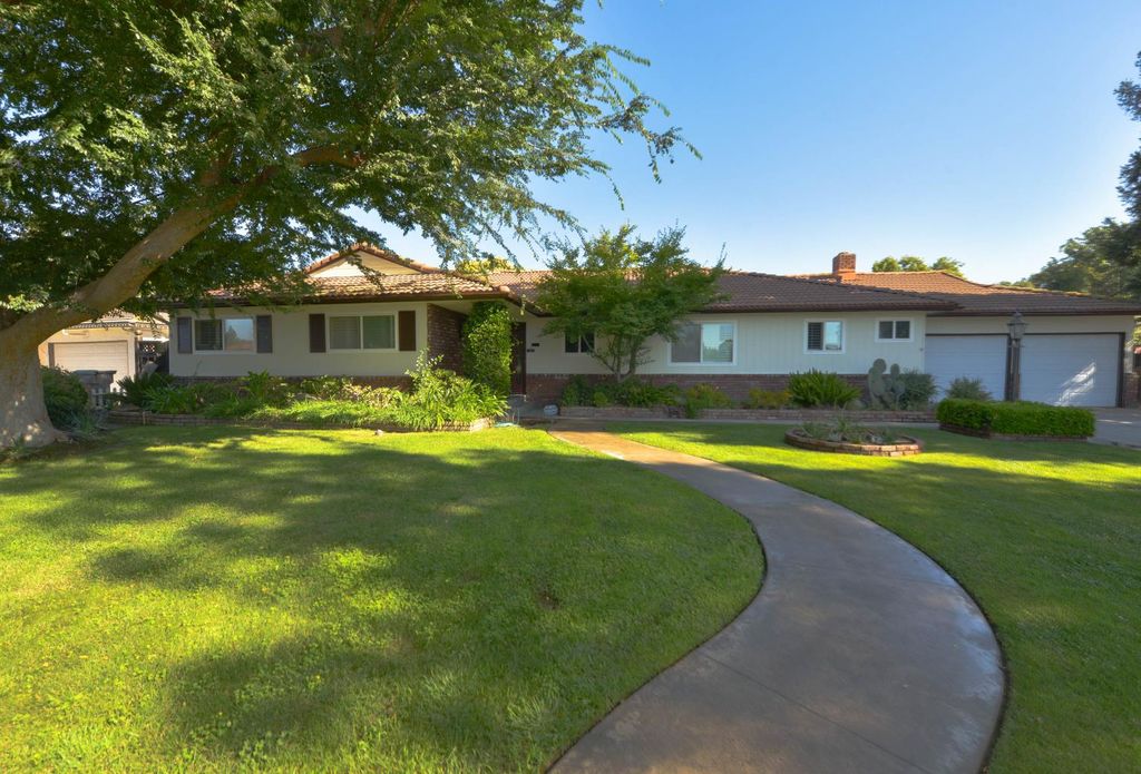 Image 2 of property listing at 1636 W Vartikian Avenue, Fresno, CA 93711
