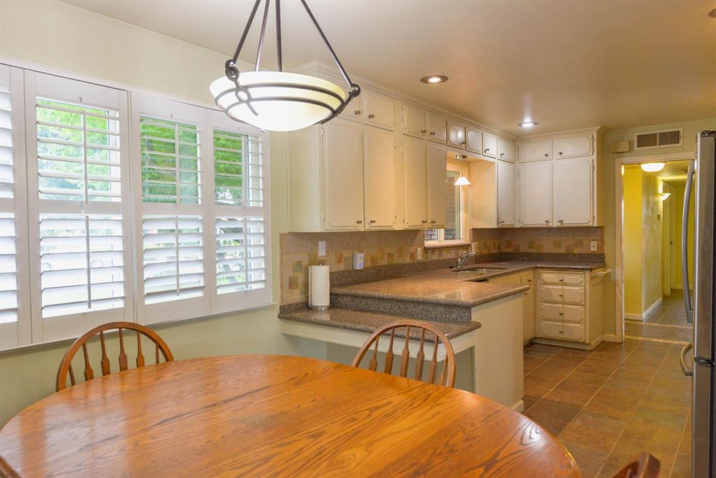 Image 25 of property listing at 1636 W Vartikian Avenue, Fresno, CA 93711