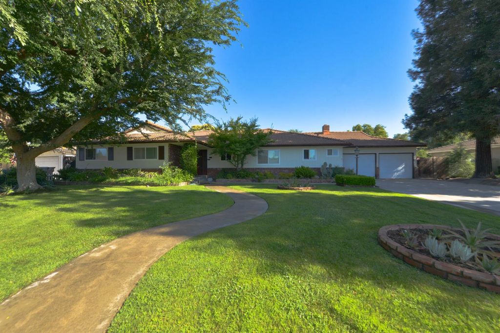 Image 3 of property listing at 1636 W Vartikian Avenue, Fresno, CA 93711