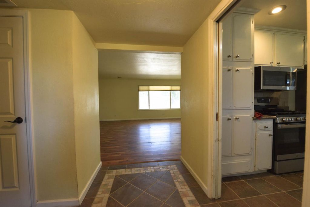 Image 4 of property listing at 1636 W Vartikian Avenue, Fresno, CA 93711