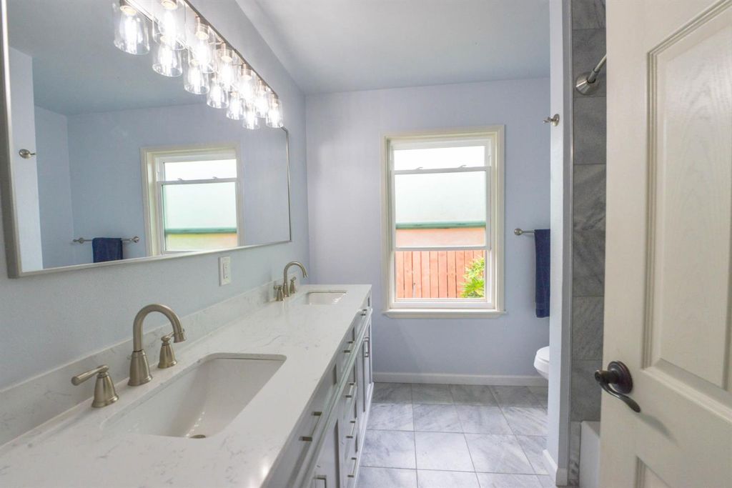 Image 5 of property listing at 1636 W Vartikian Avenue, Fresno, CA 93711
